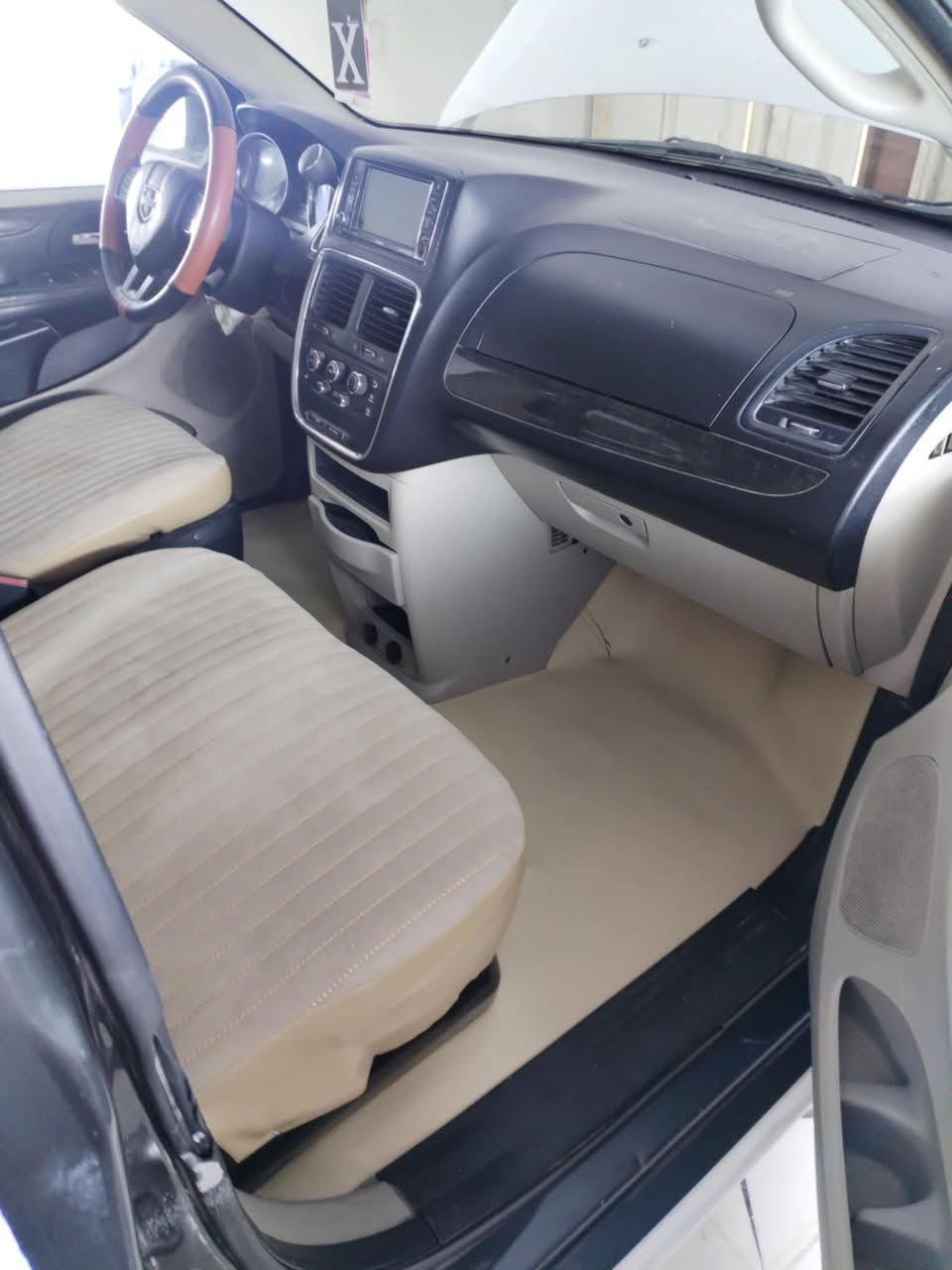 السلام عليكم دوج كرفان أجره تكسي خط كربلاء رميثه موديل٢٠١٢سياره جاهز حداديه خط تواير جاهز من كلشي رقم بغداد أجره 
***********
