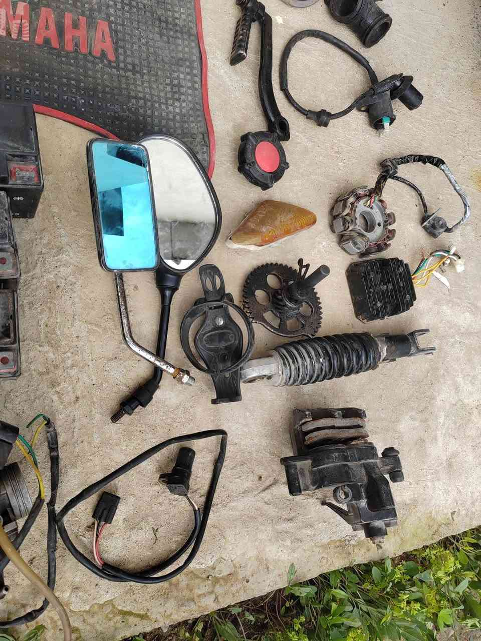 السلام عليكم ورحمة الله وبركاته
عرض نار ومستحيل تلكون هيج أسعار
غراض كلها أصلية ومال تفليش 
مكاني موصل أيسر يم المجسر مال معارض
الماعندا يجي وعلى احسابي
اتصل وبيك خير وادلل
*********** 

صندوق حجم كبير جديد كامل/ 30 الف
تاية حجم 12/ 5 الف
باتريات عدد ثلاثة/7 الف
فرشه صندوق بزون/3 الف
سيبايه فورزا ياباني/15 الف
مري مشكل ياباني/5 الف
جامة قصيرة تزويد/15 الف
تريشة اكزز أصلي/3 الف
سلف سكاي ويف أصلي/15 الف
سلف يوبن/5 الف
فيت بم سكاي ويف/7 الف
فيت بم فورزا/10 الف
كابريتة سكاي ويف/10 الف
كابريتة يوبن/10 الف
لايت صاروخ/3 الف
ماطور كير فورزا/15 الف
ماطور كير سكاي ويف/15 الف 
فج كامل حتى الدسكات فورزا/15 الف
فج كامل سكاي ويف/15 الف
كويل فورزا/5 الف
قاعدة اكلاص ياباني/5 الف
وبعد هواي شغلات ماذاكره
واذا شلع بيهم مجال ويدلل الشاري
