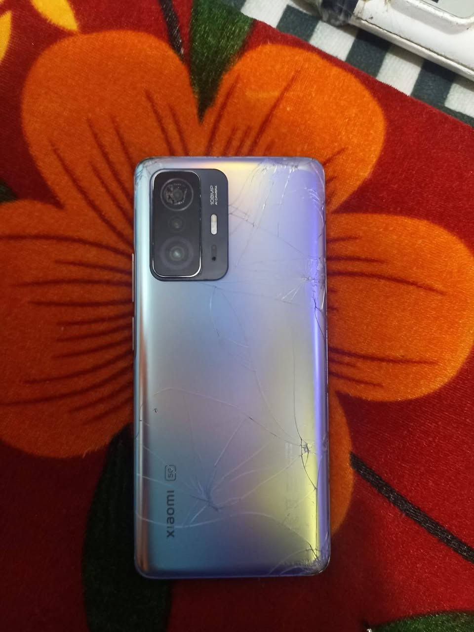 الشاشه طخه ما بيها ذاكره 256 ريدمي  الظهر مكسور السعر 150 وبي مجال المكان بغدادم***********
