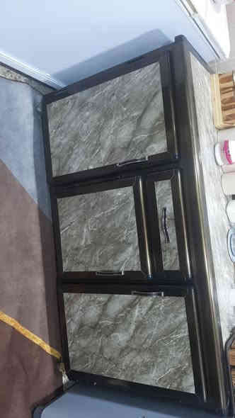 كاونتر للبيع السعر ٢٠٠ وبي مجال  الاتصال عل رقم ***********
