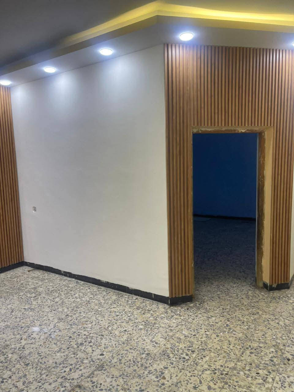 العقار للبيع طابو ملك صرف على طابو الكاظمية مساحة البيت 160متر 7ونص واجهة ونزال أكثر من 21متر موقع البيت التاجي حي الحسن العسكري قرب جسر ذراع دجلة وسيطرة الشؤون سابقٱ مسافة 10دقايق بل سيارة عن بوابة الكاظمية البيت طابقين الطابق الأول محل + كراج سيارة ومطبخ واستقبال وهول داخلي وغرفة منام وحمام وصحيات وثنين مناور ترك والطابق الثاني بيه 3غرف نوم وهول داخلي وسطح...عرض الشارع 15متر ومقابيل البيت ساحة وتشجير يعني موو بل الافرع للاتصال على هذا الرقم *********** .. واتس اب
