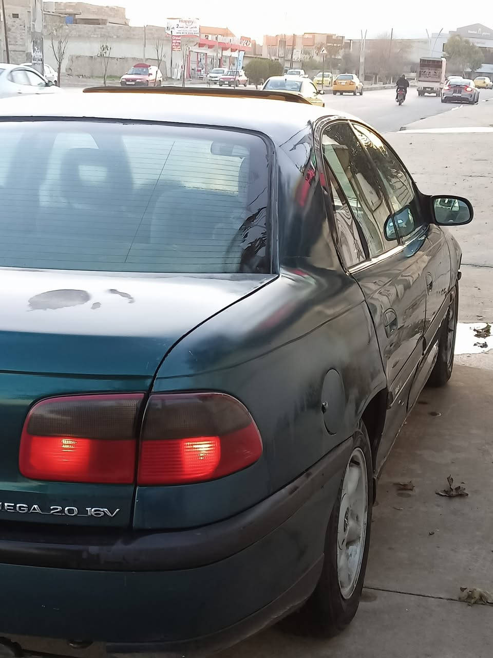 اوميكا بزون 1994
 شرط الوكالة او التحويل 
عندي وكالة عامة بيها فقدان سنوية ومعاملتها كاملة
بيها كوبون بانزين 
مكينة 2000 قبغ اسود صافية شرط لا نفخ ولا صرف
كير عادي 
بيها كهرباء 220 فولت 2 امبير 
فتحة سقف شغالة 
 كونترول سنتر لوك
طخم ويل كب اصلي 
لايتات عدسة
كشنات جدد 
طخم تايرات جدد 
درايم شفتات جدد
بيها مكانات معجون 

للاستفسار *********** 
عنواني الموصل حي الثورة 
السعر ٣٧ ورقة بيها مجال للطيبين
