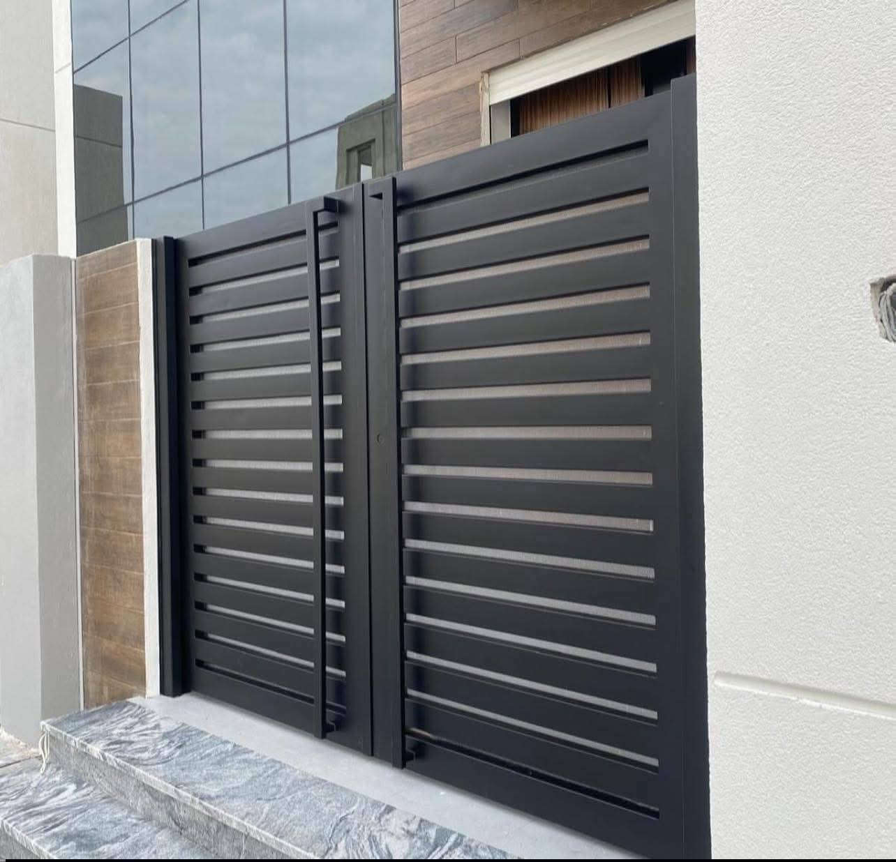 حدادة أبو جود لبيع كافه أنواع الابواب والشبابيك والمحجلات والقمريات العنوان موصل  صناعه الكرامه جانب الايسر انسب الاسعار واتساب ***********
