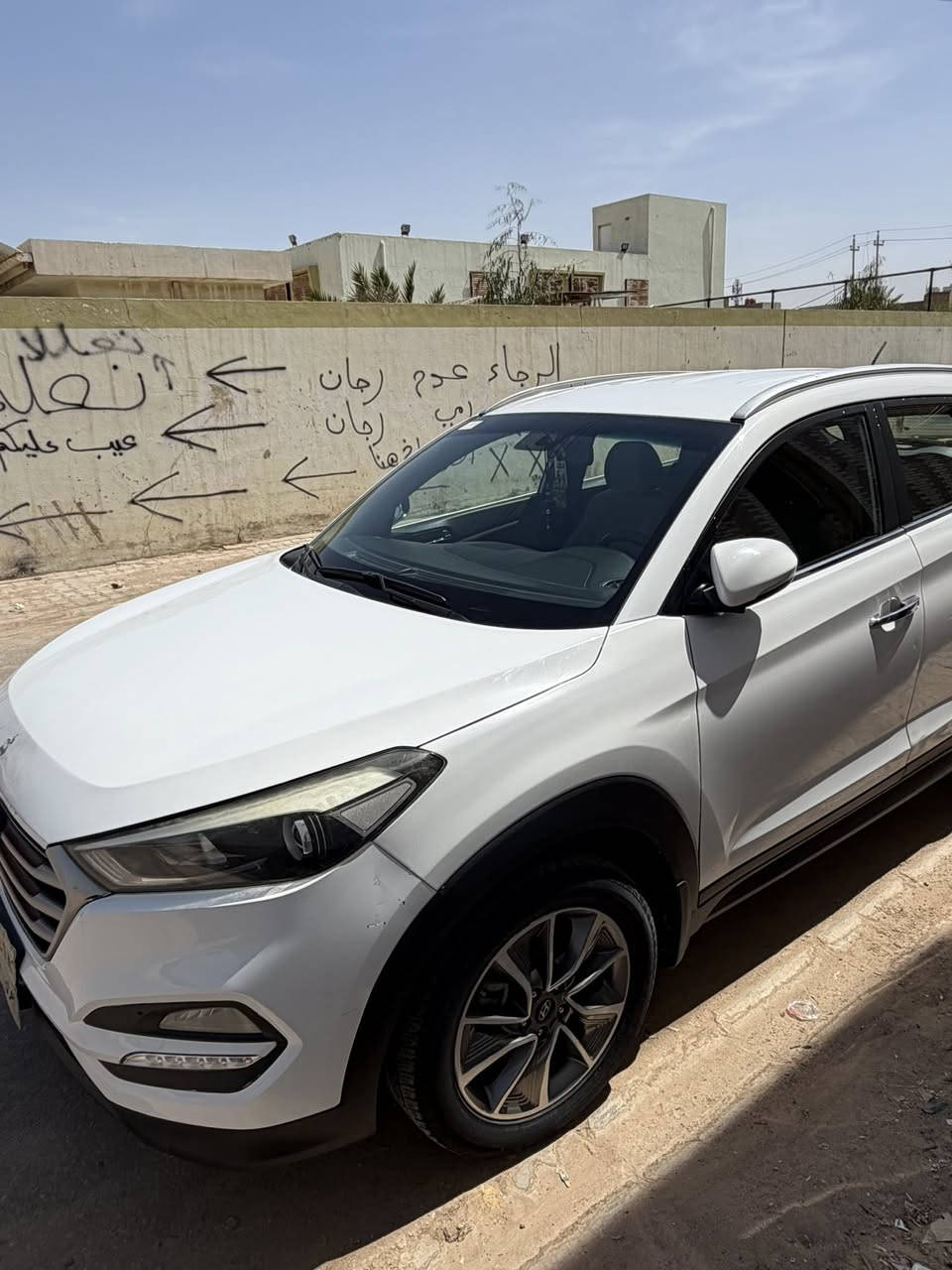 السلام عليكم توكسان موديل 2018 للبيع بيه جاملغ الامامي صبغ والبنيد مطبع السعر 160 وبيه مجال 
هاتف ***********
