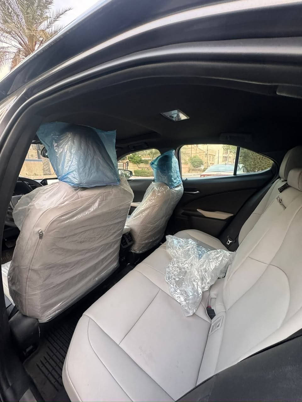 السلام عليكمLexus ux 300h سياره وارد امريكي للبيع
موديل 2025  السياره ماشيه 740mi بعدها بترابها زيرو هايبرد حادث بسيط للتواصل والاستفسار ع الرقم ***********
