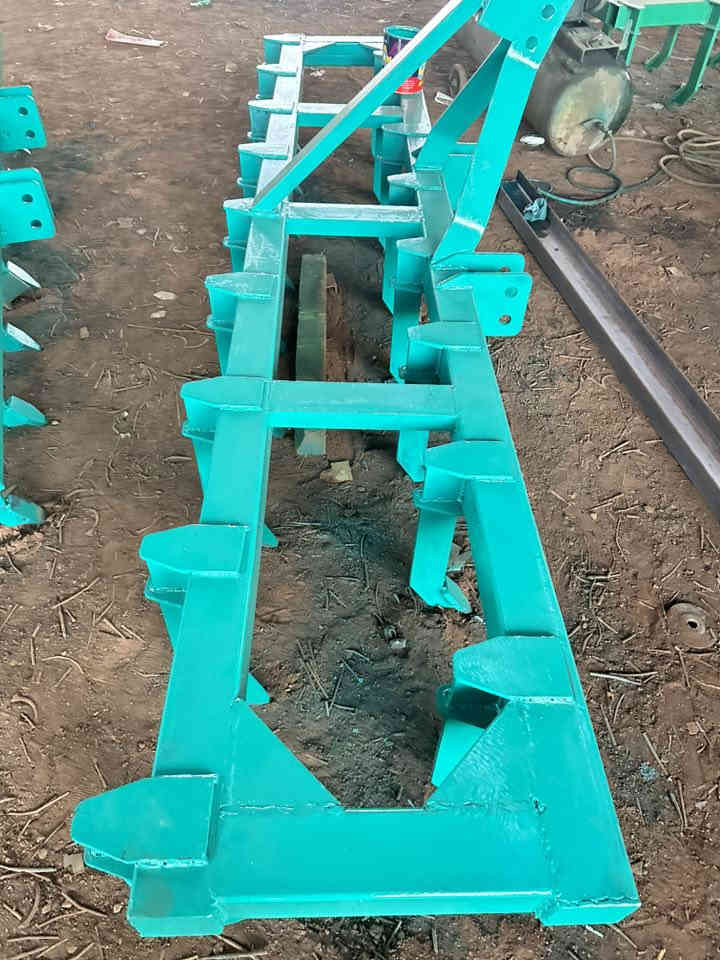 سلام عليكم معدات زراعيه تسكام الاتصال ***********
