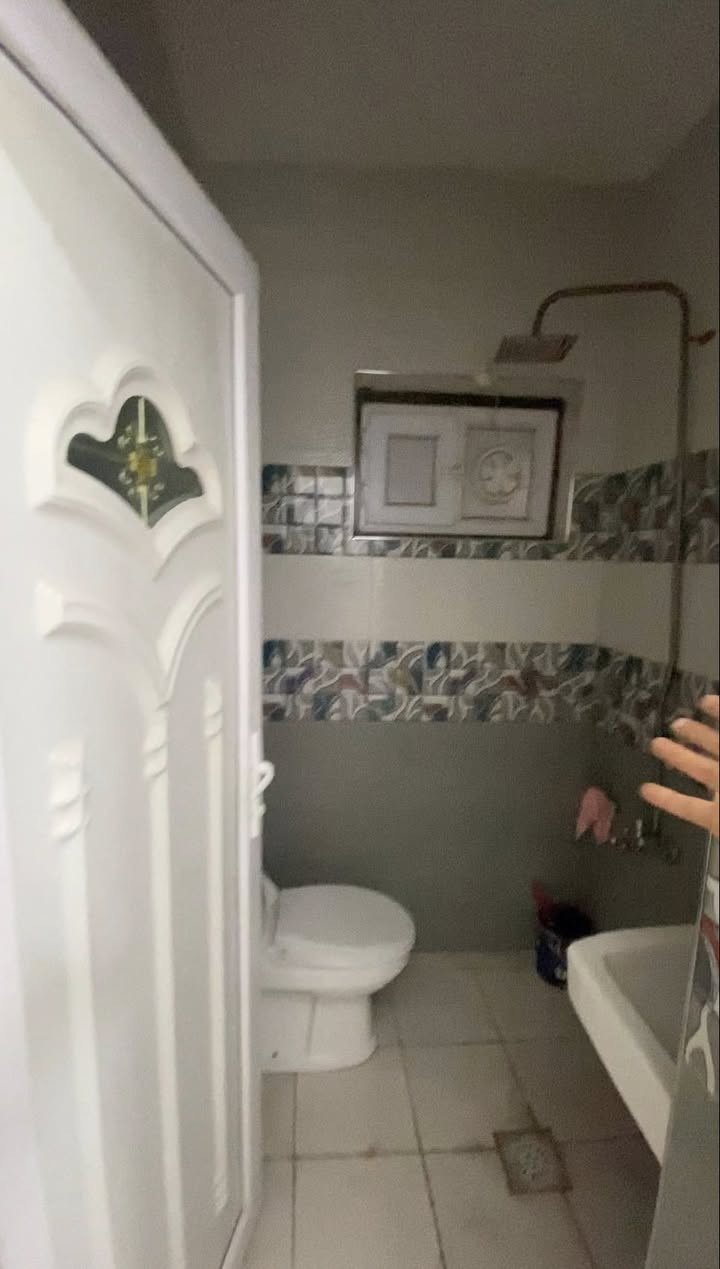 شقة جديده للإيجار (٤٢٥ الف) فقط
🛑للعوائل فقط 🛑
الشقة ط١ نظام مشتمل يعني (وحدك ب طابق) وعندك طرمة
التفاصيل :
غرفة نوم كبيره 
مطبخ مفصول 
خدمات 
صاله 
الموقع:الاعظمية-راس الحواش-قرب المحكمة
للفديو وتفاصيل اكثر 
📞***********📞
