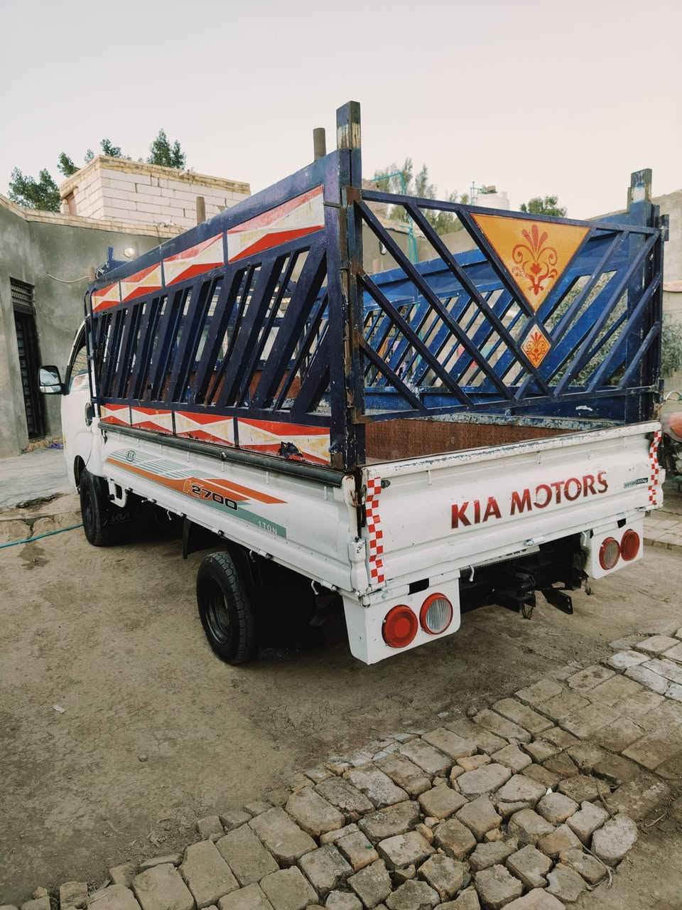 يا الله سيارة للبيع كيه رقم بصره نكليزي تحويل مباشر 
سنويه مجدده لل 2031 مشروع وطني سعر 66 ورقه 
مكينة 2700 مكينة وكير واكسن مكفولات شرط 
عنوان ناصريه *********** موديل 2006
