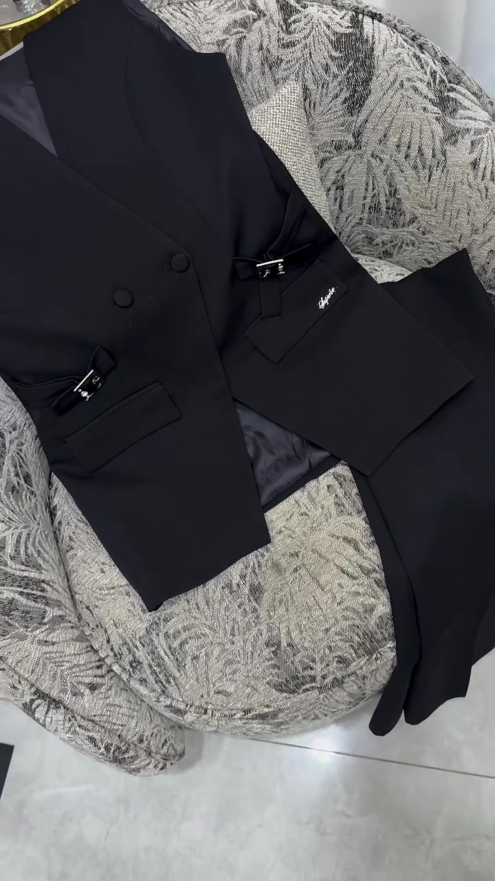 ب29 ألف 🤯 سعر وجوده بس يمنة 🩷

طقم نسائي كواليتي عالية جداً راقي بتصميم عصري وأنيق يناسب الجميع الأذواق

القياسات ( 38-40-42-44 )
الخامة كريب باربي جداً راقي ومضمون الفحص قبل الدفع 👉

كلفة التوصيل 5 ألف لكل محافظات العراق
للحجز يرجى إرسال العنوان والرقم والقياس ثاني يوم يوصلك .


**إذا كنت صاحب هذا الإعلان وتريد حذفه لأي سبب، رجاءا أرسل رسالة إلى الدعم الفني**