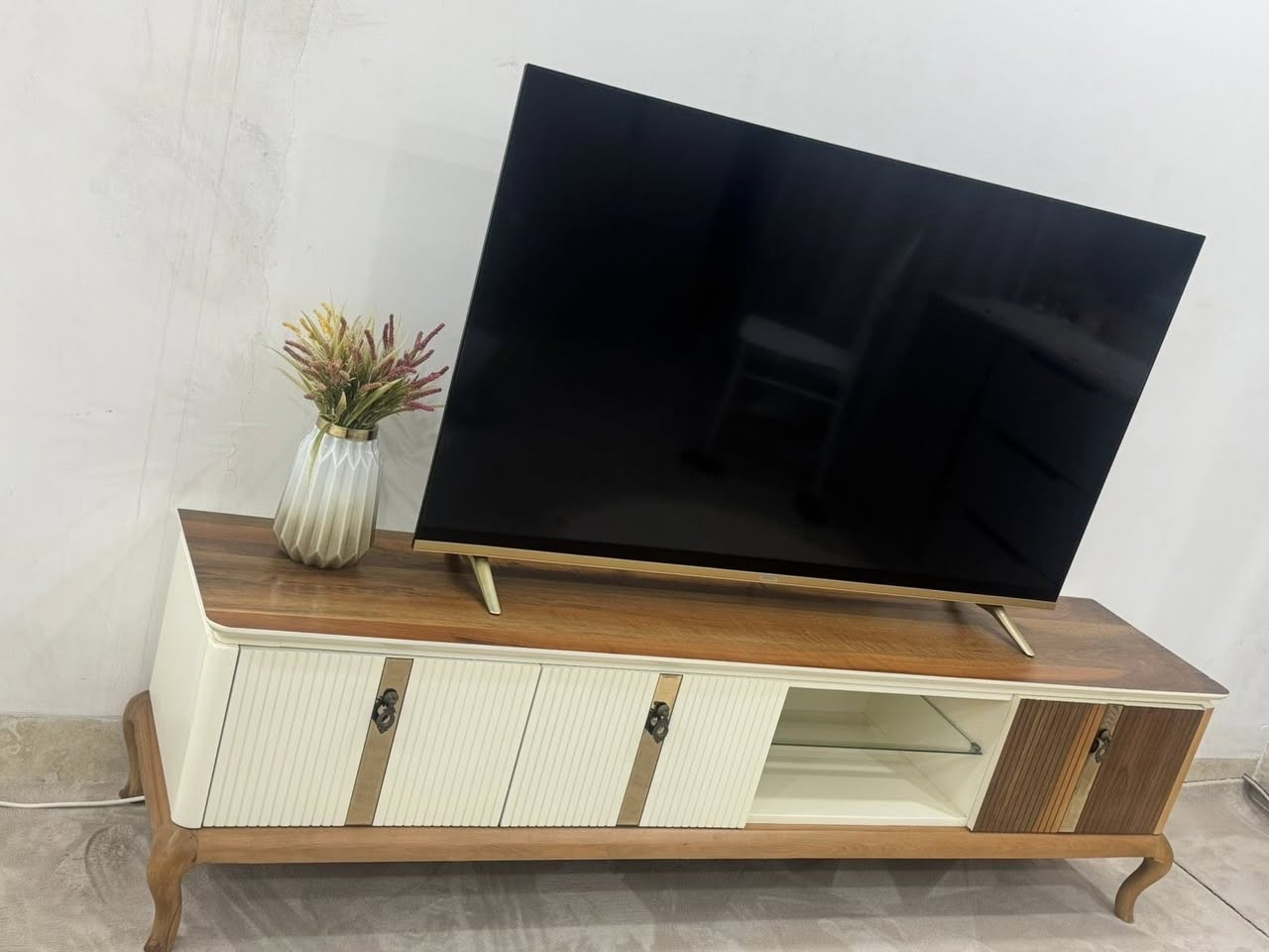 تلفزيون و ميز تلفزيون  شاشة٥٥ ماركة سونيك مستعمل كلش قليل ٤٥٠ الف و معاملة اربيل


**إذا كنت صاحب هذا الإعلان وتريد حذفه لأي سبب، رجاءا أرسل رسالة إلى الدعم الفني**