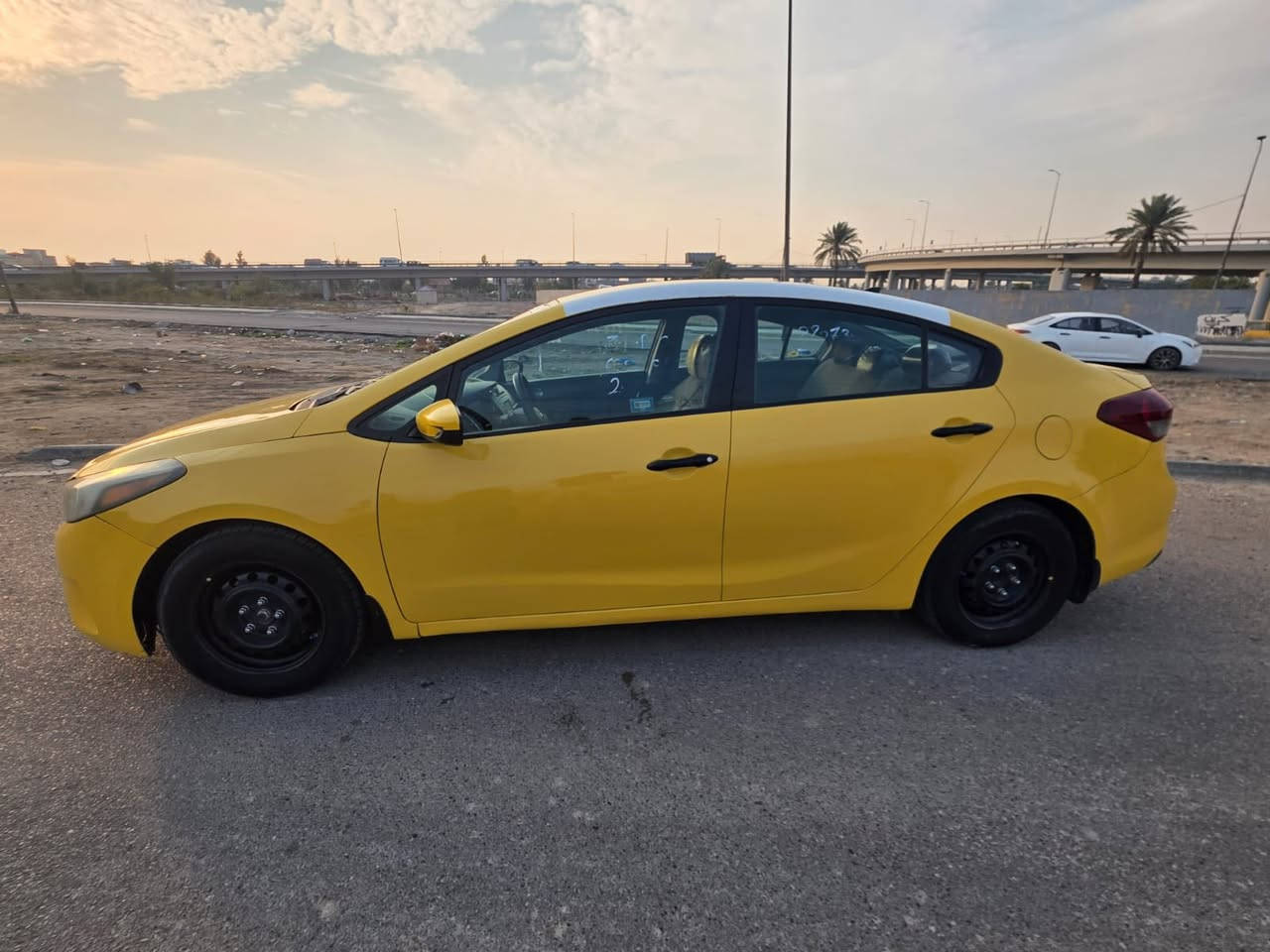 فورتي وارد أمريكي مديل 17 حادثها جاملغ امامي تبديل ونص الباب مال السائق بدون يرباك بدون دواخل شاصي لغد مكفول السياره جاهزه من كلشي كير محرك صدر تبريد صور الحادث ما موجوده عندي السعر ١١٢ بيها مجال قليل مكانها حي العامل م ***********
