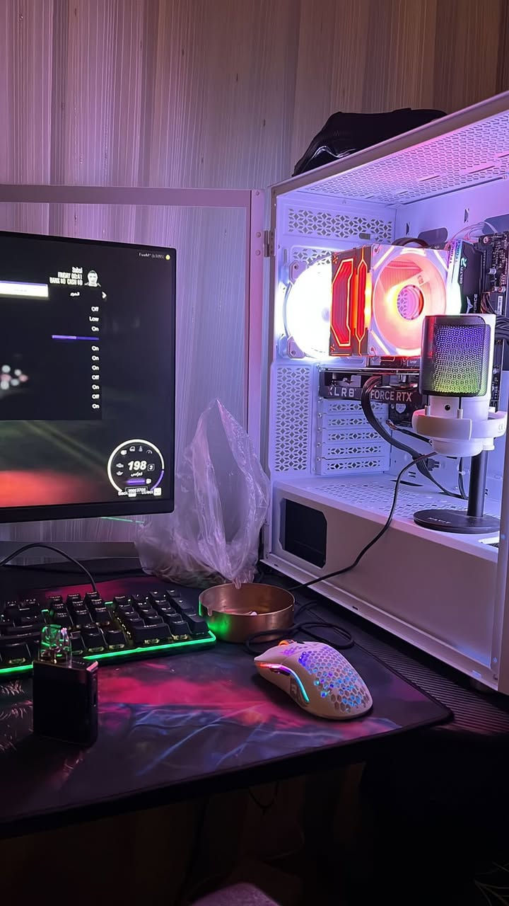 السلام عليكم تجميعه نضيفه كلش مصارلها 3 اشهر وتجميعه متكامله مناقصها ايشي 

    
مكان النجف الأشرف  

سعرها مليون وستميه وخمسين 1650000

• CPU (المعالج): Intel Core i5-13400F
 • GPU (كرت الشاشة): PNY GeForce RTX 4060 Dual 8GB
 • Motherboard (اللوحة الأم): MSI H610M-E DDR4 – مقبس LGA1700
 • RAM (الذاكرة): T-Force DDR4 RGB سعة 16GB (8GB × 2) بتردد 3600MHz
 • Storage (التخزين): Lexar NVMe M.2 NM620 سعة 1TB
 • Power Supply (مزود الطاقة): DeepCool PF600 بقدرة 600W شهادة Bronze
 • CPU Cooler (مبرد المعالج): DeepCool AG400 Black RGB
 • Case (الكيس): MASS M03 مع 4 مراوح RGB                         
كيبورد مغناطيسي 
شاشه شاومي 180fps
طاوله كيمنك
سماعه هايبر اكس بلوتوث
  2600Av.   Ups


**إذا كنت صاحب هذا الإعلان وتريد حذفه لأي سبب، رجاءا أرسل رسالة إلى الدعم الفني**