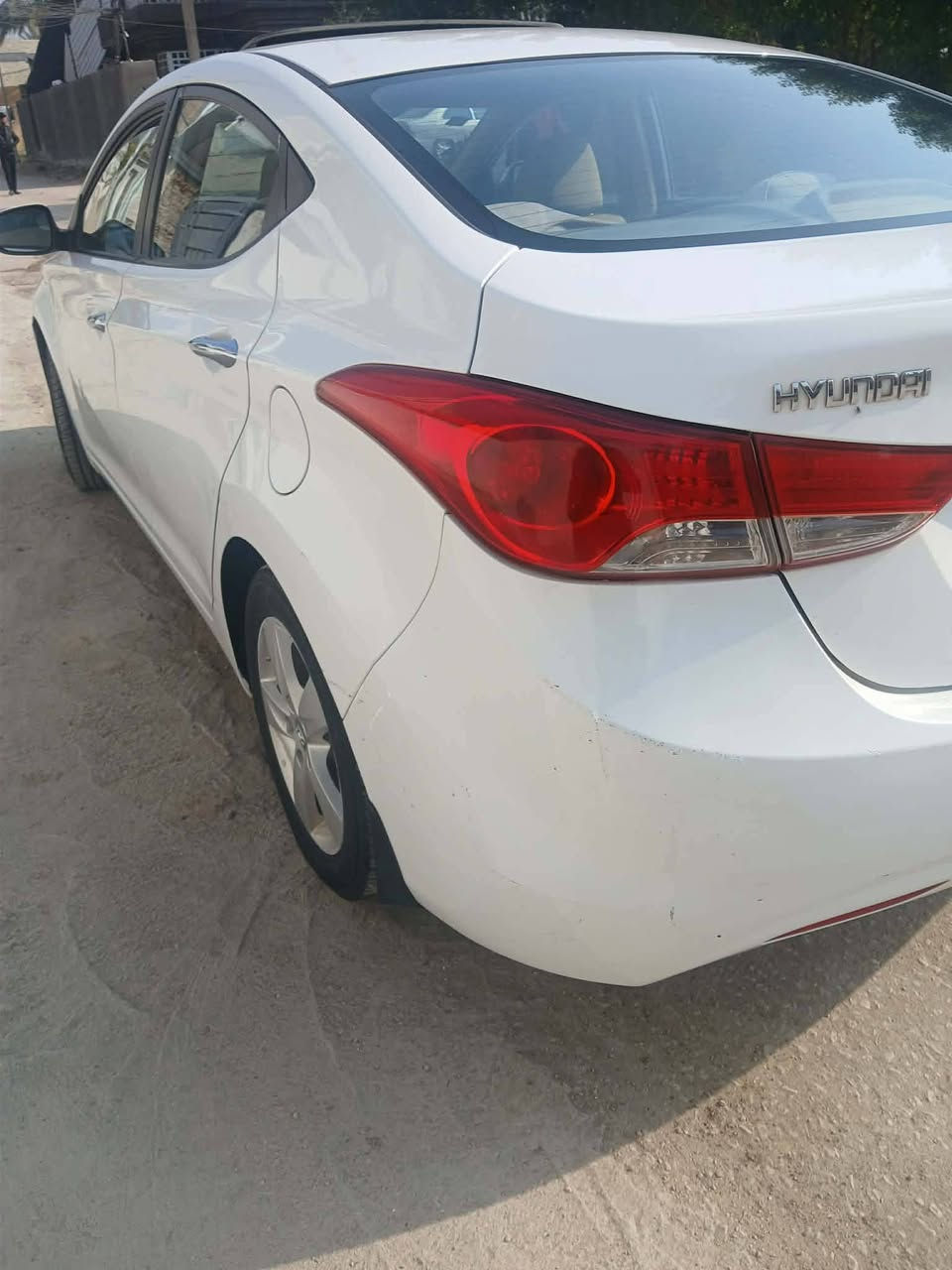 سلام عليكم النترا موديل 2014البيع رقم بغداد بسمي سعر 118وبيهه مجال محرك 1800 بيهه بارد الباب الي عكس السائق سياره مكفوله من الصبغ ***********
