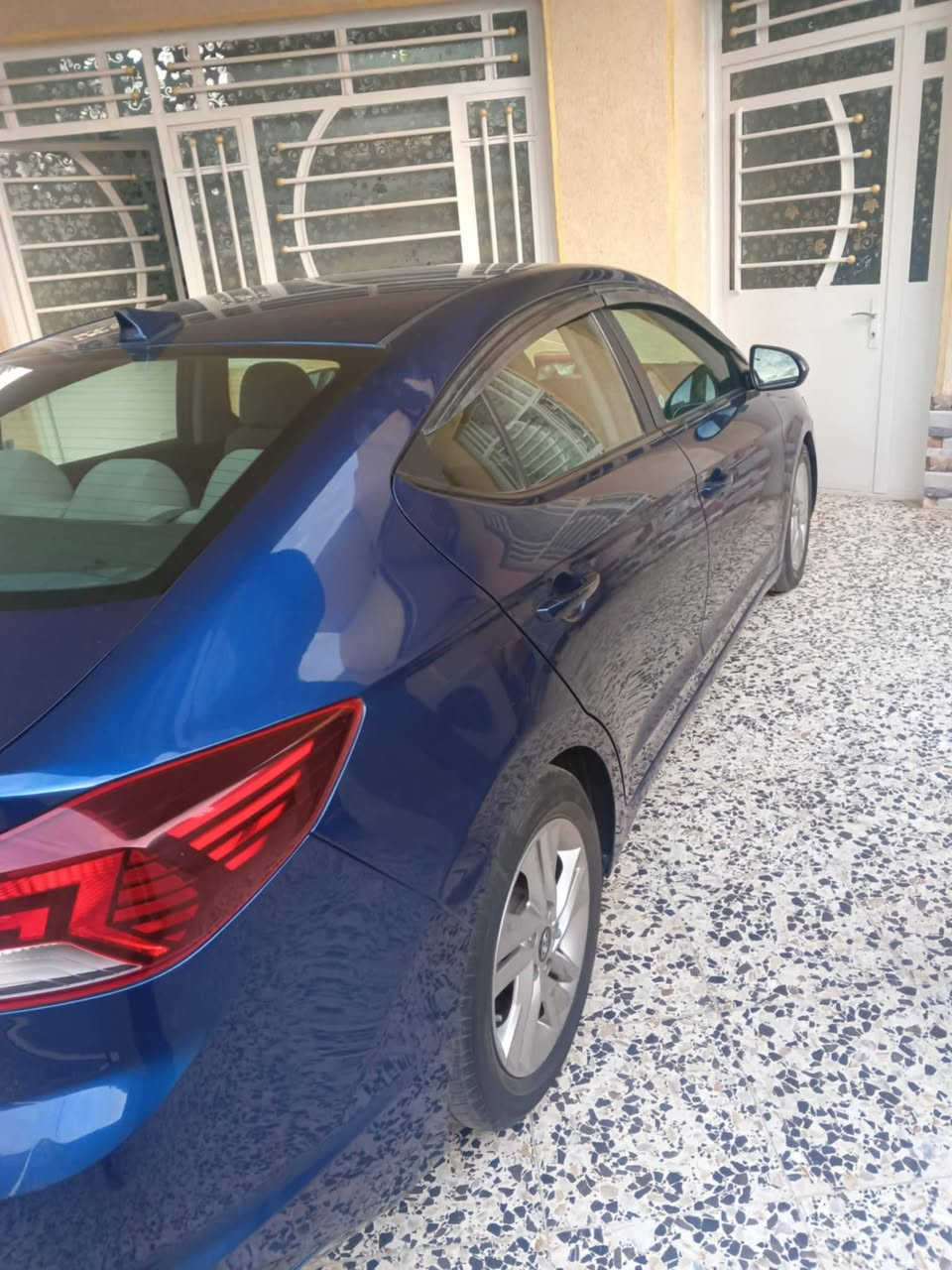 سلام عليكم الانترة 2019سيارة حلوة مال جناي رقم دولي العنوان بغداد راشدية ***********
