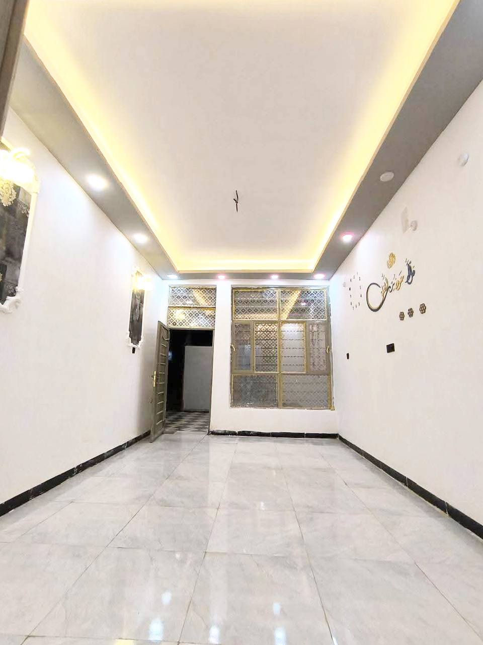 للبيع دار سكن بناء 2025حديث درجة أولى (طابوق) سقوف كونكريت مساحة 100م واجهة 5م ونزال 20م سند زراعي 25 تحويل مباشر يتكون من غرفتين منام واستقبال وكلدور ومطبخ ومجمع صحيات داخلية وخارجية وخدمات متوفرة / الحله - ناحية النيل- منطقة الفيحانية.
سعر الدار مناسب جدا وعلى الراغبين التواصل معنا على الرقم/ *********** خاص واتس متوفر.
