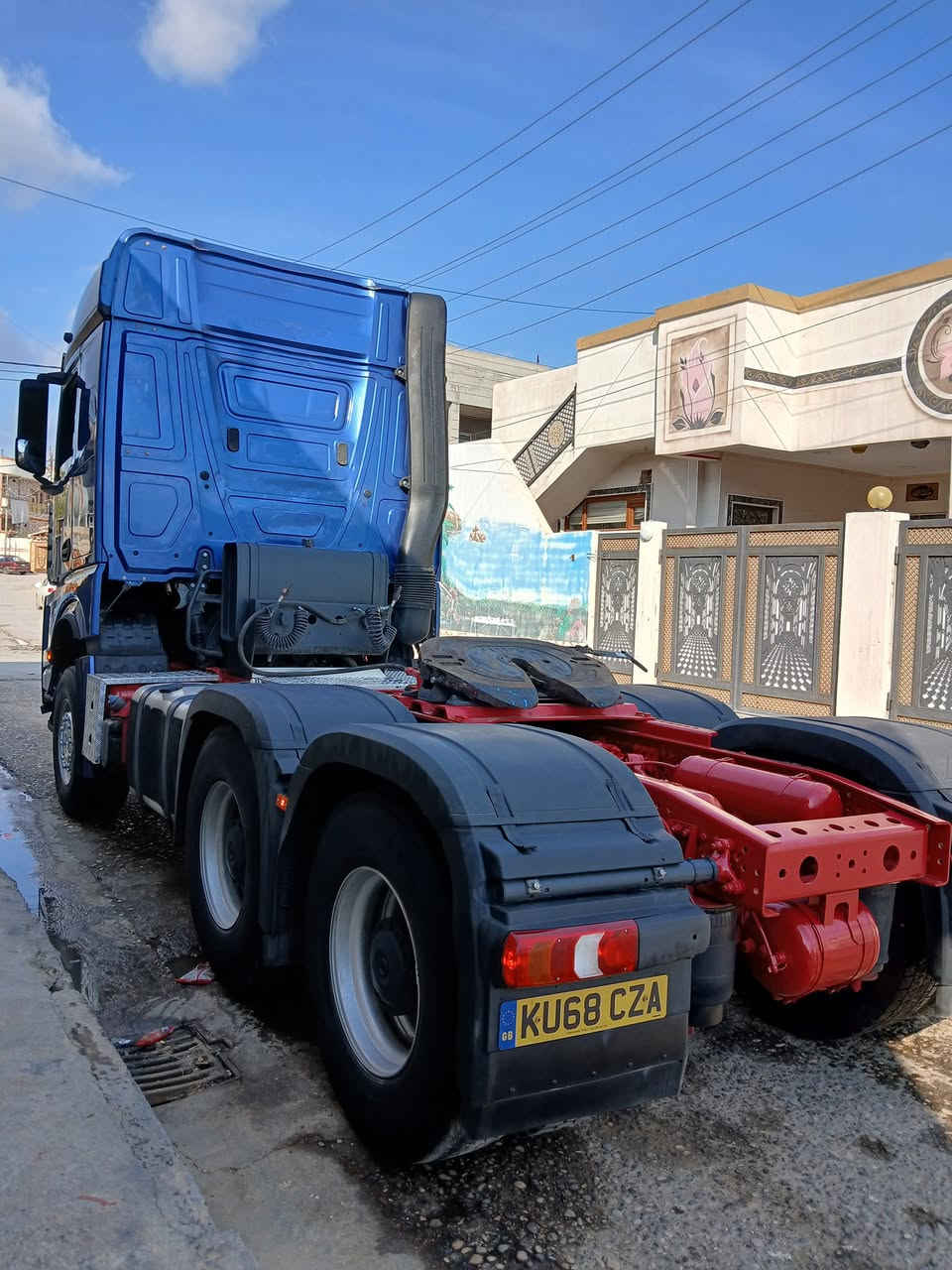 نوع :مارسيدس اروكس شاصي سكس ويل مجموعة جوبليس  GF منضومة قلاب بلادي دبل قماره عالي خمسه شفرات 
موديل:2015✅ 
حجم : 3363✅
لون :  نيلي  ✅ 
مواصفات:  كامل مواصفات ريتايدر تبريد ثلاجة حاكية بويلر  شاشه كبير لايت زينون ......
گير: اتوماتيك سيربو خارجي ✅
ماشي : 700 الف 
رقم : كاتي دهوك ما مشتغل بالعراق
سعر: 📞
العنوان: معرض سید اربیل ، کلک 
رقم موبايل  :  واتساب***********/واتساب /*********** ///*********** /واتساب
