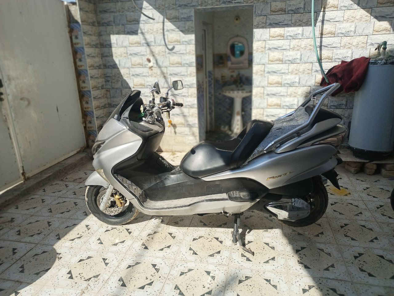 سلام عليكم دراجه فورزه 09 للبيع مكاني واسط قضاء الحي دراجه كهربائيات  شغاله كله مكفوله كفرات ومكينه سعر 950وبيه مجال شراي اتصل ***********
