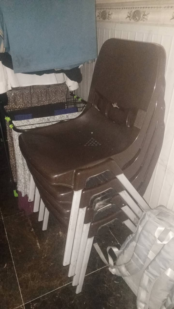 ست كراسي الواحد ع خمسه عظم عاج الأصلي 
صوبه كهربائية ب25 ألف


**إذا كنت صاحب هذا الإعلان وتريد حذفه لأي سبب، رجاءا أرسل رسالة إلى الدعم الفني**