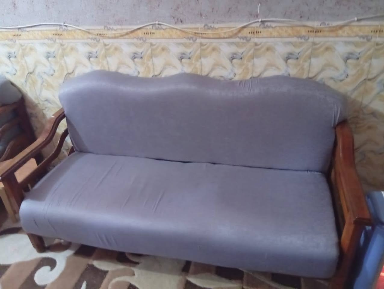 سلام عليكم طخم 6قطع 4كراسي و2كبار مثل ما واضح بلصوره (ملاحضه)قطعه وحده من الكبار ما مدوشمه 
اما البقيه سفنج درجه اولى ضغط عالي و قمش هم درجه اولى السعر 350و بي مجال للشراي يدلل العنوان ميسان حي الشهداء بلخدمي مال جسر الزهور للستفسار الاتصال على رقم (***********)
