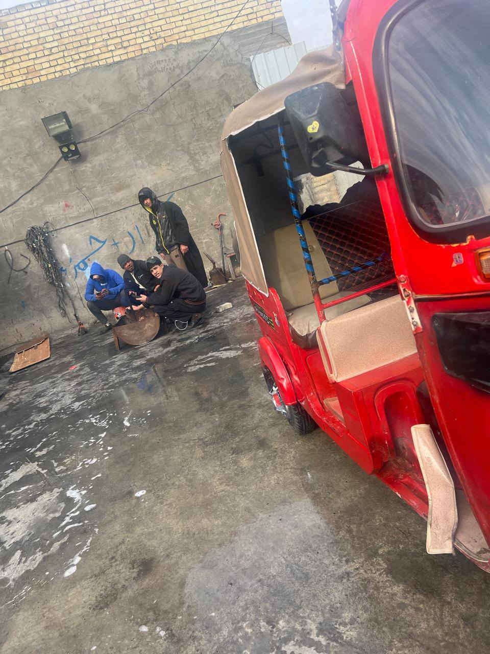 سلام عليكم تكتك موديل18اوراق كامله كبل لشارع مكينه 20 كهربائيات كله شغاله السعر2500 وبيهه مجال العنوان بغداد المحموديه مكلف بلنشر الرقم***********
