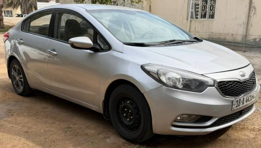 كيا سيراتو للبيع بيها مكانات صبغ عدى القماره مكفوله من الضربه والگلبه والشواصي سياره جديده ومكفوله من كلشي محرك كير تبريد حداديه محرك ١٦٠٠ سياره متل جنيان سنويه ورقم جديد السعر ١٠٠ وبيها مجال للشراي المكان النجف الكوفه للاتصال ‏‪***********‬‏
