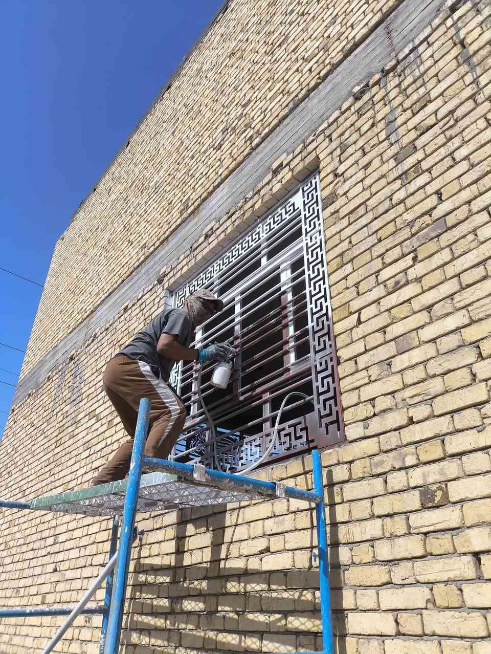 نوفر لك خدمة التنظيف والصبغ الاحترافي لجميع أنواع الأبواب والشبابيك (حديد)
 جودة عالية
 إتقان وسرعة في التنفيذ
​📞 اتصل [‏‪0785 151 9538‬‏]
