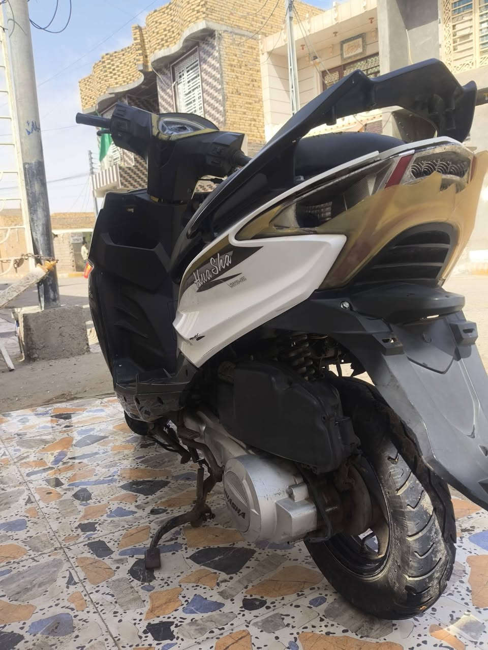 سلام عليكم ورحمة
دراجه جامبو F16 شغاله هندر سلف لايت دراجه حلوه شلعه ومعدله زين  هاذ صوت كلجات باتري جديد تواير نضاف
سعره 250  رقمي ***********
