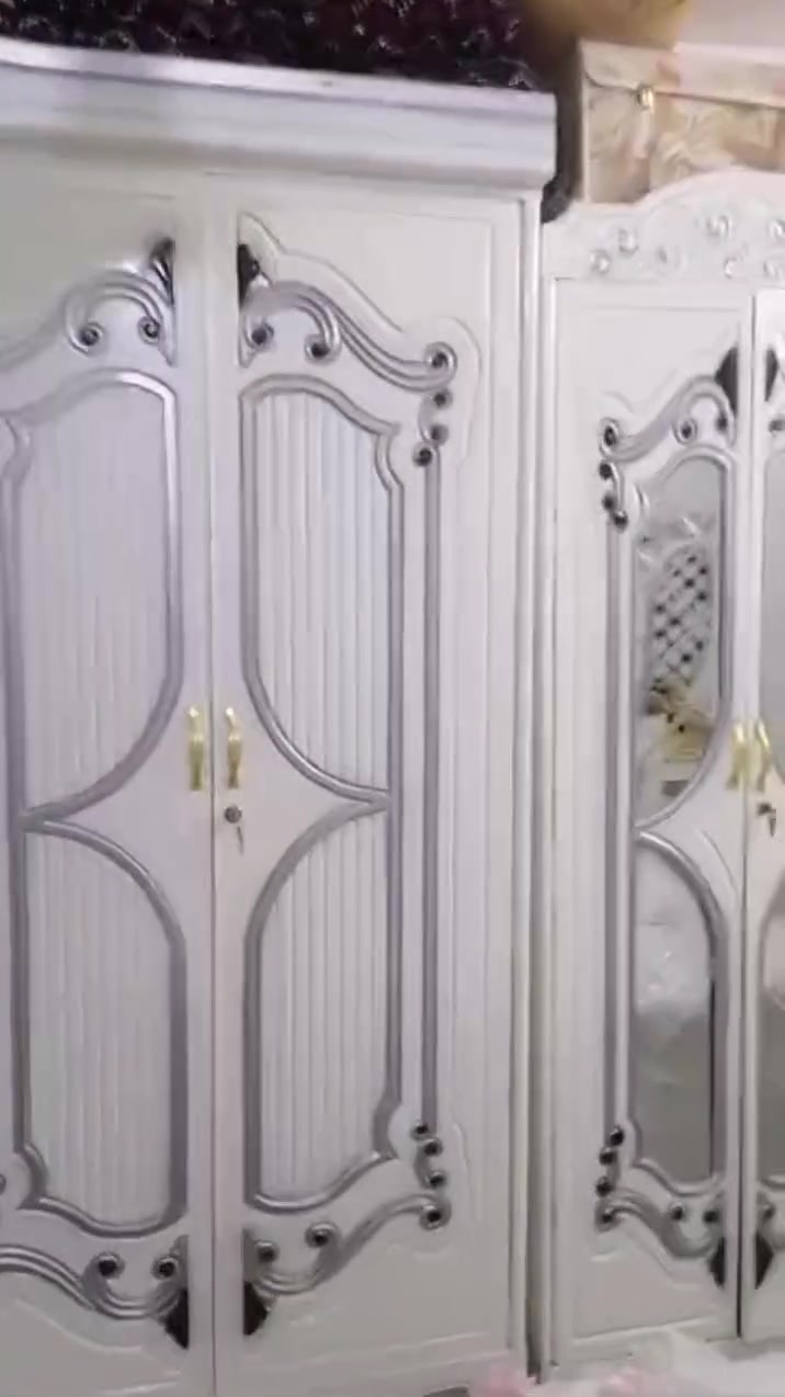 السلام عليكم غرفة نوم للبيع غرفه نظيفه وجديده اليريدها بخدمته
***********
