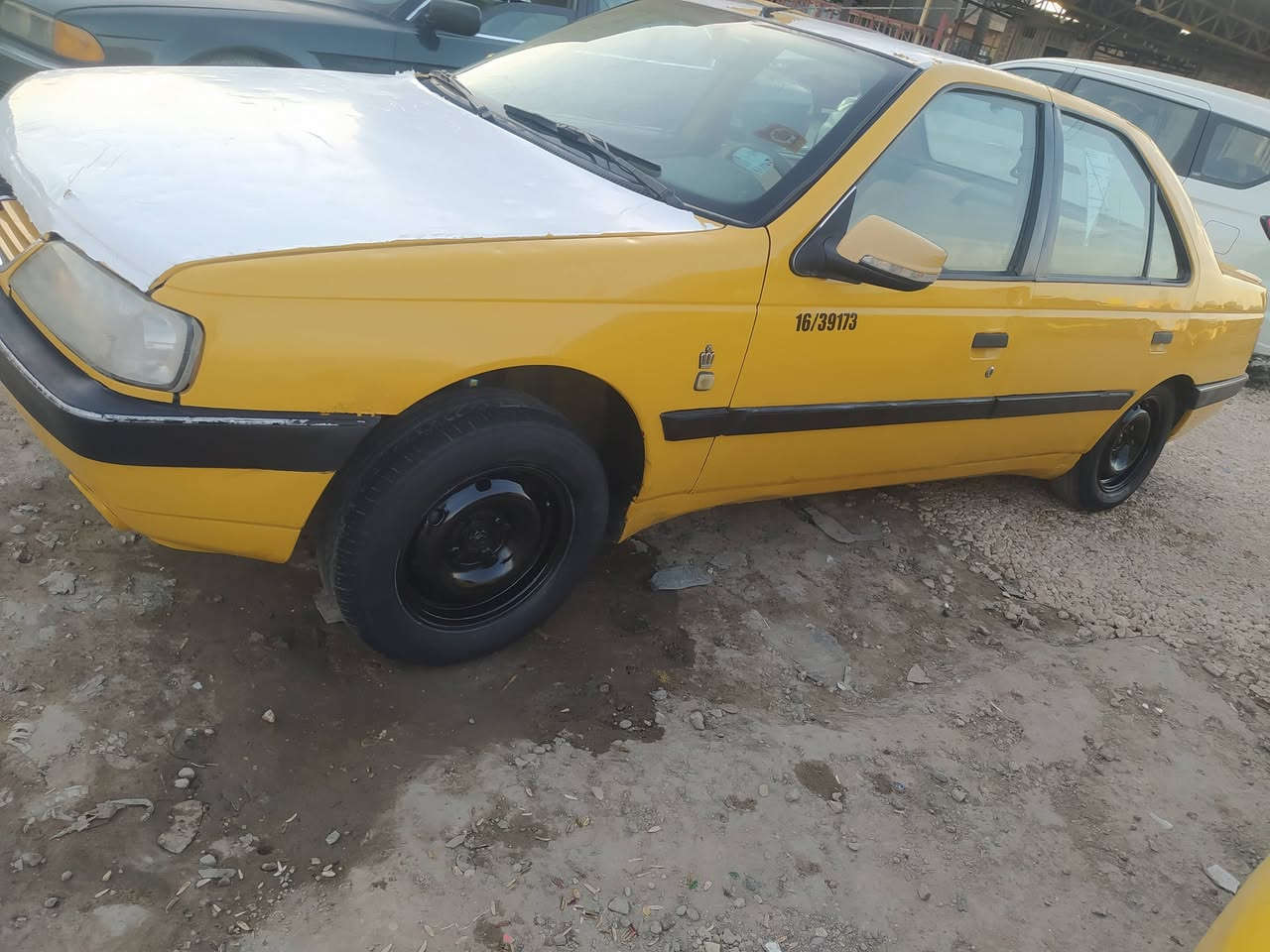 السلام عليكم بيجو لميس 2016 مكفوله من ضربه وصبغ وتبديل السياره غاز بانزين بيه خيط بخار قليل حداديه جديده دبلات جدد. بيه نواقص بسيطه  شاشه كبيره ترهم مراوس بسايبه مداور ثاني يوم رقم بابل  ***********. مكان السياره بابل السعر 36 وبيه مجال
