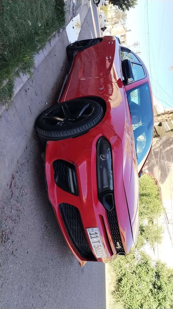 السلام عليكم جارجر لون مميز أحمر طماطي📍
جارجر sxt امريكي 
ماشيه 115 مايل
الموديل 2018 
 الحادث مالتها الجاملغ الخلفي صبغ ضربه سطحيه والامامي بارد قليل 
رقم بغداد باسمي هزه جديده
المحرك : 6 سلندر تو ويل
سياره جديده بمعنى الكلمه 
المواصفات 
شاد لها كاتش كان 
شاشه كبيرة مع نظام ملاحة GPS مع اشتراك ستلايت 
سستم صوت 
السياره محدثة دعاميات ودوسات ويل كل نجمه خسفه القوية 
مقاعد جلد  لونين 
 مقعد السائق كهربائي 
 حساسات مع مانع تصادم خلفي . 
 تشغيل عن بعد 
 ستيرن كهربائي 
 محدد سرعة 
 تلفون بلوتوث 
 كاميرا خلفية 
 مرايا متحسسة للاضاءة العالية 
 كير شفتر بالستيرن 
 دخول ذكي (بصمة)                                                 
مكاني بغداد حي العدل
200$

***********
