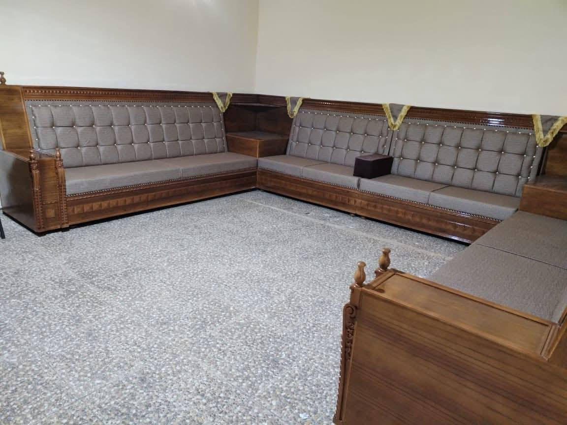 السلام عليكم
ديواني عثماني صاجر درجه اوله 
سعر المتر 130 اسعار تنفسيه 
خشب روسي 
بلوك بورد صاج 
ضمان 5سنوات 
مكاني بغداد تاجي
  وتساب  ***********
