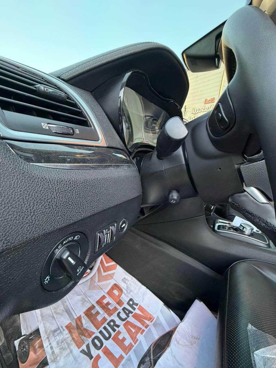 اوباما : 2023 . (كندي) . 
العداد   :  ( 78000 الف كيلو ) 
المحرك : V6 . 3.6L . 

المواصفات :
* الواجهة الأمامية SRT. 
* پانوراما . 
* رادار مع مانع تصادم . 
* نقطة عمياء . 
* حساسات امامية . 
* مصابيح امامية زنون مع LED . 
* ويل قياس 20 أنج . 
* حساسات امامية .
* حساسات خلفية . 
* شاشه كبيرة مع نظام ملاحة نفكيشن GPS .
* سستم صوت الپاين مع سماعات بريميوم .
* مقصورة الركاب من الجلد الفاخر .  
* مقاعد أمامية كهربائية عدد 2 . 
* ذاكرة لحفظ وضعيات الجلوس (ميموري) . 
* مقاعد أمامية تبريد وتدفئة . 
* مقاعد خلفية تدفئة . 
* تشغيل عن بعد . 
* ستيرن كهربائي . 
* تدفئة ستيرن . 
* محدد سرعة . 
* تلفون بلوتوث . 
* كاميرا خلفية .
* مرايا متحسسة للاضاءة العالية .
* كير شفتات بالستيرن . 
* دخول ذكي (بصمة) .
 
بغداد تحويل مباشر 
مكان السيارة بغداد 

تفاصيل اكثر ع خاص او اتصال 

*********** بغداد, العراق
