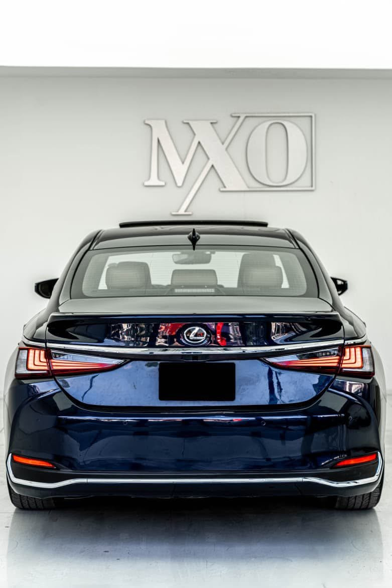 للون مميز و مواصفات فول 💣🔥
LEXUS ES300 2024
ليكزس اي اس ٣٠٠ هايبرد

مواصفات Luxury يعني مواصفات ملكية 
(مقاعد تدفئة و تبريد-خزن ميمور-فتحة سقف-شاحن لاسلكي-شاشة كبيرة-داتاشو-رادار امامي و جانبي)

مكينة ٤سلندر+هايبرد حجم ٢.٠لتر
ماشية 24,000 ميل و بحالة جداً ممتازة 

السيارة بيها فقط باب الجنطة صبغ بدون دواخل و ايرباك رقم شاصي ((58ADA1C16RU044152))

سعر السيارة فقط 28,500$ دفترين و خمسة و ثمانين ورقة و بيها مجال بسيط
السيارة رقم كاتي و موجودة ب دهوك ل اي استفسار اتصل علي الرقم 
((***********))
