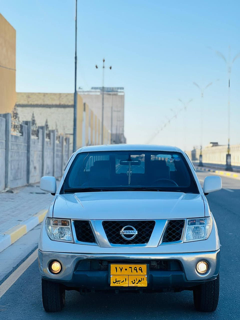 سلام عليكم ورحمه للبيع 
نيسان نيفارا موديل 2015 
مكفولة  من الضربه  بيها فقط يم الواقيات الخلفيه شويه صبغ والباقي كفاله عامة كير محرك بلاد مكفولة من الفتح حدادية جديده ماشية 180 تخم تاير تبريد تدفئة كلشي شغال سياره مال جناي ما متعوبة سنويتها منتهيه 2025 
بأسم شركة تريد تحويل تريد وكالة السعر 120 وبيها مجال 
العنوان كربلاء المقدسة 
للأستفسار .... ***********
