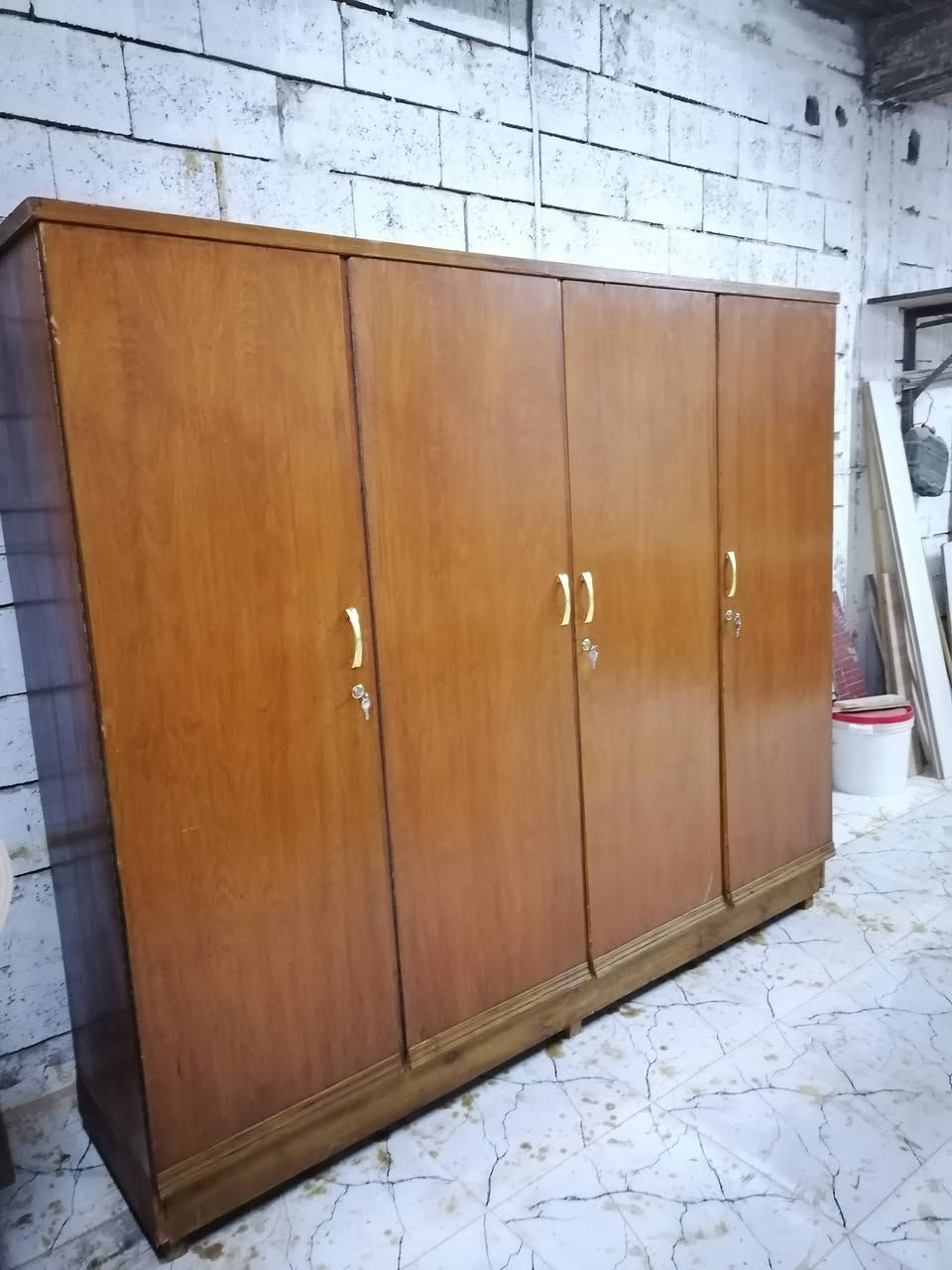 يتوفر كنتور صاج عراقي اربع بيبان نظيف سعرة 165 الف العنوان نهاية شركة الطارق قرب موقف كوسترات حي العسكري للإستفسار ***********
