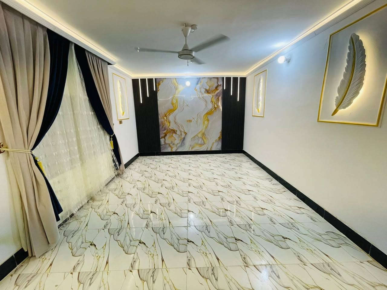سلام عليكم من رخصت مدير الكروب دونم مع بيت البيع جاهز من كلشي مضيف ٦ متار غرف نوم ٢ هول مطبج جارجي صحيات البيت وصحيات الخطار خارجيات وشو المقطع البيت جاهز من كلشي مكان حلو قرب معمل الغاز قرب ابو حسين ابو سراميك الخفاجي قرب جبله قرب شارع العام البيت فارغ جاهز اخوكم سيد خالد /*********** /*********** كل الخدمات موجوده من كلشي
