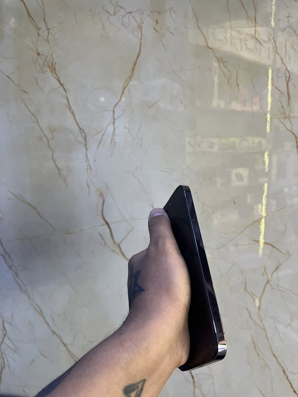 فون 14promax
جهاز ماستر AAA
ذاكرته 256 
بطاريته 86
نضافت جهاز 100/100
لون بنفسجي مرغوب 
مستبدل فقط شاشه نوعيه كلش حلوا 
وللعلم فيس ايدي شغال 
وجهاز بحاله سليمه كلشي بي يشتغل 
سعر 650 عنواني بغداد ***********
