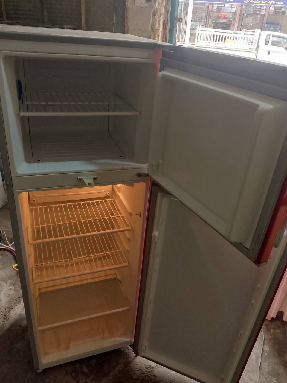 ثلجه ديكو 10قدم نضيفه كلش سعر 130الف للاتصال ***********
