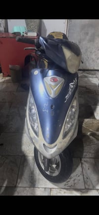 دراجه كامكو  V2 للبيع طافيه ماعرف شنو سببها  ابيع كوم حديد  يمكن كايمه...