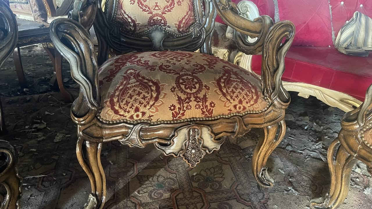 تخومه ملكيه للبيع 
١- ملكي خشب زان ذهبي عشر مقاعد ويا طبلات مرمر وسطيه كبيره وثنين صغار السعر ٨٥٠ الف دينار
٢- تخم ملكي خشب زان  جوزي ٩ مقاعد قنفتين واربع كراسي ويا طبلات كزاز ثلاثه السعر مليون و٢٠٠ الف دينار 
٣- تخم ملكي خشب زان عشر مقاعد بدون طبلات ب٧٥٠ الف دينار 
للاستفسار وتساب ***********
او اتصال ***********
