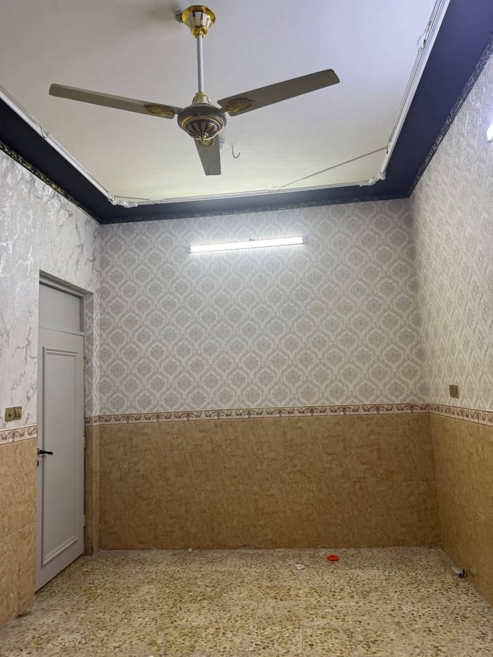 دار للبيع 100 طابقين  حي الوفاء بناء مرتب غرفتين وصاله ومطبخ واستقبال كاشي سيراميك جاهز 
للاستفسار واتساب فقط
***********
