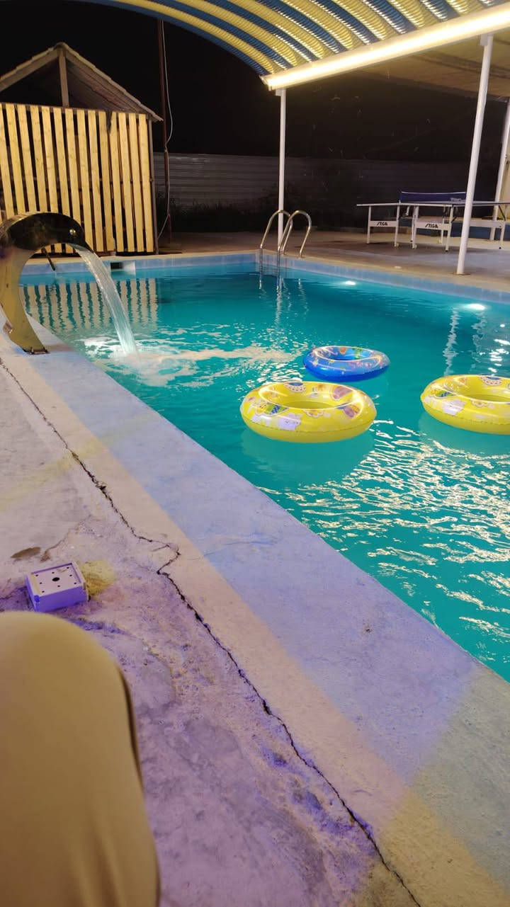 متوفر مزرعه ﴿هوى بغداد ﴾🌴
تحتوي المزرعه على ..
حديقه كبيره جداً 🏡 مع بستان اشجار تفاح 
بيت متكامل من كل النواحي ⛺
العاب كبار. {فيشه بليارد منضده 🥅
مسبح كبير . ومفلتر .💧
مكان شواء كبير 
الاستفسار (***********)
