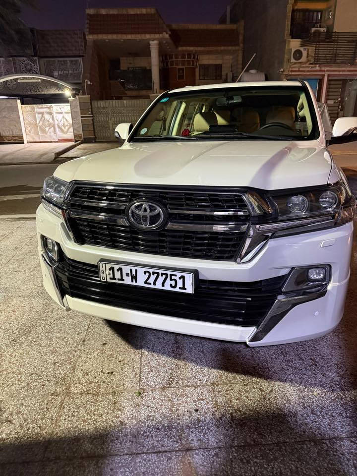 السلام عليكم 
لاندكروز 2016 بريم اصل 
ماشية 61  الف 
مواصفات البريم
كراسي كهرباء 
فتحة سقف 
شاشة 
DVD 
لايت LED 
بك لايت LED 
دبل ماوس 
تحكمات ستيرن 
حساسات امامي خلفي 
مري شفط + قلاب
ثلاجة وسطية 
كشنات وداخل بيجي أصل 
6 سلندر
السيارة مكفولة من الصبغ عدا طكت طوبة عدنة وهتكت على الهوك المشدود على الشاصي  البظهر تاير السايق وعندي صور الة جاملغ صار بي بارد اصبع واضح
السعر 43 الف وبيها مجال نشأللة 
 مكاني بغداد المشتل رقم الهاتف  ***********
