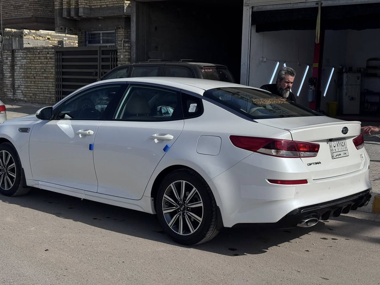 السلام عليكم ورحمة الله للبيع :
كيا اوبتيما موديل 2020 السيارة كفال عامه 
خليجي محرك 2400 السيارة جاهزة بالكامل دوشنه كشنات شاشة كامرة خلفية مري شفط تخم تاير جديد السيارة ماشية 100 الف سونارها مرفق بالمنشور  عارضها ب195 للاستفسار : ***********
