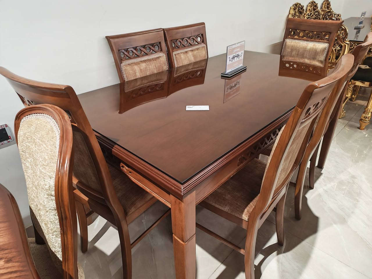 البيع بالنقد والقسط
موجود حاليا في معرض القزاز للاثاث الجاهز في الشطره قرب مطعم الكرار بشارع البريد
ميز طعام خشب زان جدا جدا قوي وموديل حديث
يتكون من 6 كراسي خشب زان بالكامل ويتحملن أوزان ثقيلة
وسطح الميز مغطى بطقه من الزجاج للحمايه والحفاظ عليه
للاتصال ***********0 واتساب
