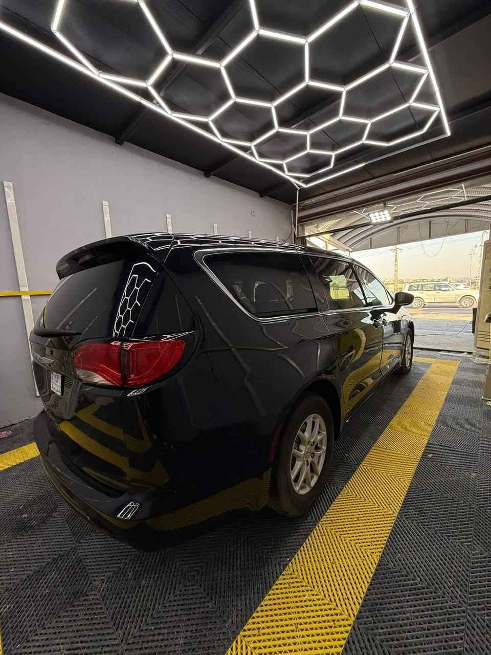 السلام عليكم بيع أو مراوس كرايسر  24 ماشيه حاليا 10 الف ميل حره بدون رقم محرك 3600 صور حادثه بل منشور تبديل جاملغ وصبغ باب سائق ٦ اسلندر ٧ راكب مكان السياره الديوانية السعر 225 ورقه وبيه مجال وللاستفسار الاتصال *********** مكاني الديوانيه
