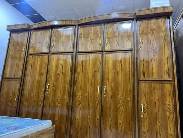 توجد غرفة نوم هودج قطعتين أربعينية ام توج جديده طك ستخدام جدا قليل متكونة من 6قطع نضافة فول هية ودوشكها ضغط اصلي السعر مليون 400 العنوان الرمانة الاستفسار علرقم ***********
