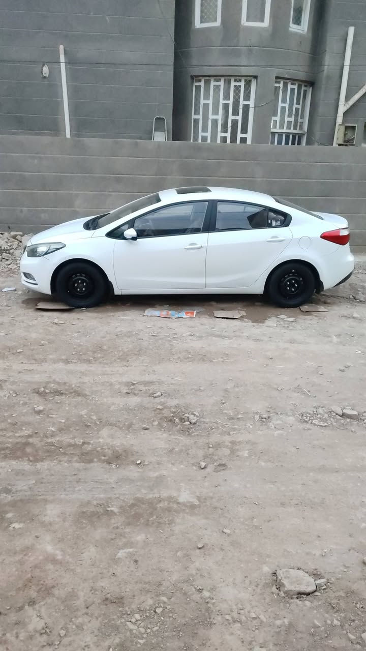 السلام عليكم
سيراتو 2014 خليجي 
محرك 1600 دوش 
تخم تاير جديد
تدفئه تبريد شغال 
حداديه 80 % 100
دوشمه جديده 
باتري جديد
مكان السيارة الديوانيه 
بيه رصعات حالوب سونرها مرفق
( بيع او مراوس ب تكسي )
السعر 100 وبيه مجال 
للاستفسار الاتصال ***********
