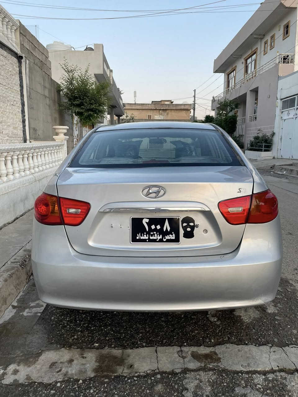 سەرەتا بەناوی خوای گەورە
ئاڤانتی ٢٠٠٦ قەترەی خایسی نیە
کەڤەر گۆڕاو بواغ بە شەرت
شوێن بڕاوەکانیشم چاک کردۆتەوە بڕۆ سەیارەی پێڕاکێشە
هەموو گڵۆپی ناو شاشەم کوژاندۆتەوە
کوشن هیتەر
ئاوێنە شەفت
سوکان ڤۆڵیۆم
تەبریت لەمس
چوار تاو ویلی لۆک ویل بچوک
زۆر توندو تۆڵە
مەکینەو گێڕی بەشەرت قەترەی بوخاری نیە
هی ماڵانە هی مەحرەز نیە
جامەکانی هەڵ گیراون
سپێری لەگەڵە
شوێن ژاراوە — قەڵادزە
***********
