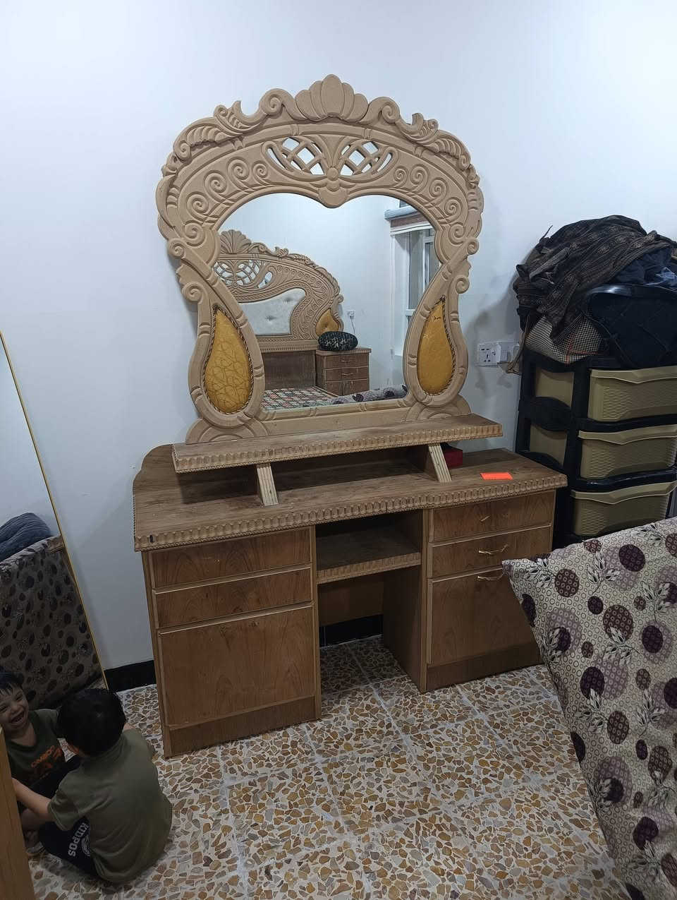 غرفه للبيع شرط النضافه السعر 400 بيع مستعجل الشراي فقط يتصل ***********-‏‪***********‬‏ وادي حجر
